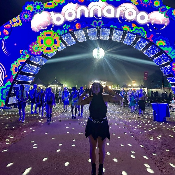 Meet your Posher, Leah - Picture 3 of 7